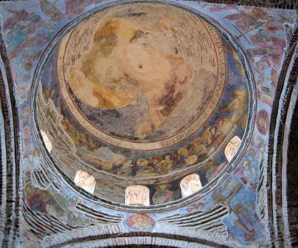 Trabzon Ayasofya’nın kubbesindeki Pantokrator İsa, 12 Havari ve melek tasvirlerini içeren Bizans fresk programı.